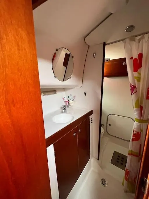 Botel Hotel Bateau Double Cabine Proche De La Plage Gourbeyre Guadeloupe