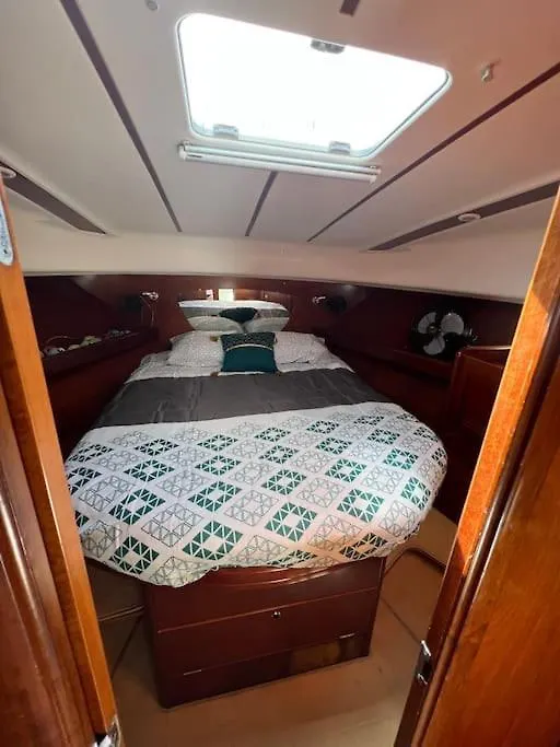 Bateau Double Cabine Proche De La Plage Hotel Gourbeyre Botel