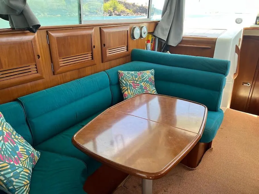 Bateau Double Cabine Proche De La Plage Hotel Gourbeyre 0*,