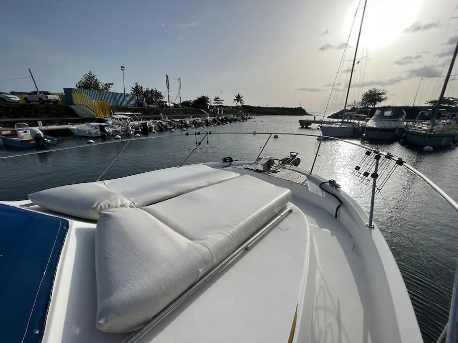 Botel Bateau Double Cabine Proche De La Plage Hotel Gourbeyre Guadeloupe